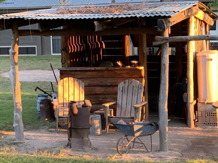 Saddleback Country Cabins Near Gin Gin Vila Moolboolaman Exterior foto